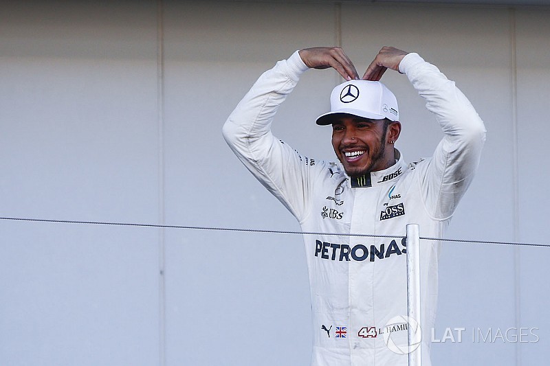 Hamilton vence e Vettel abandona; as imagens do GP do Japão