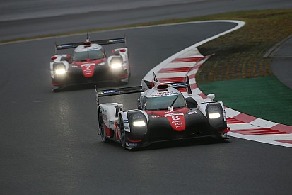 Course - Toyota vainqueur heureux d'une course tronquée