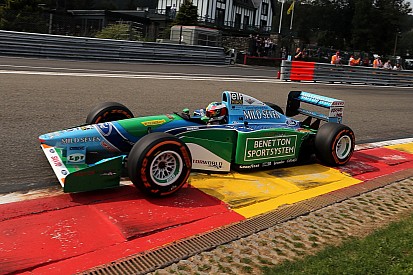 Mick Schumacher beraksi di mobil F1 Michael Schumacher