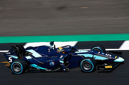 Albon conquista la Feature Race a Silverstone, Russell prova la fuga in classifica