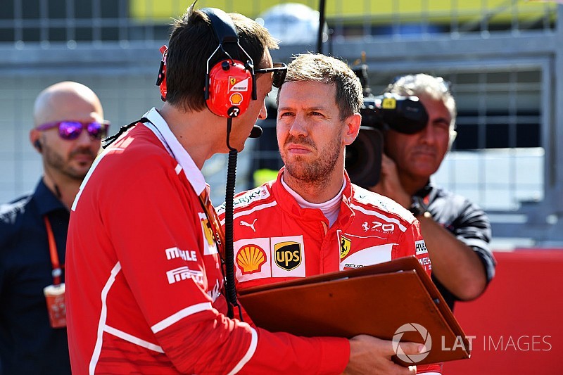 A brit sajtó szerint a Ferrari tálcán nyújtja át a vb-címet Hamiltonnak és a Mercedesnek
