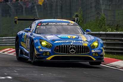 Mercedes на поулі "24 годин Нюрбургрингу"