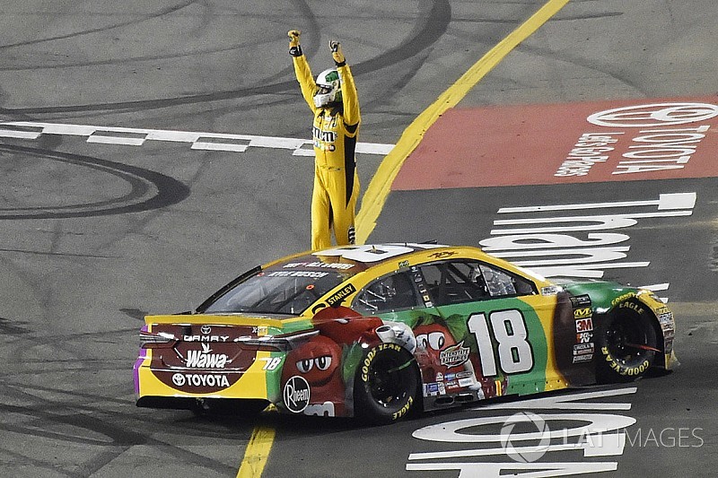 Kyle Busch vince anche a Richmond: è il terzo successo di fila!