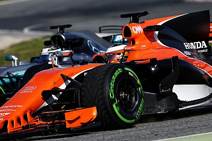 McLaren tantea a Mercedes sobre sus motores