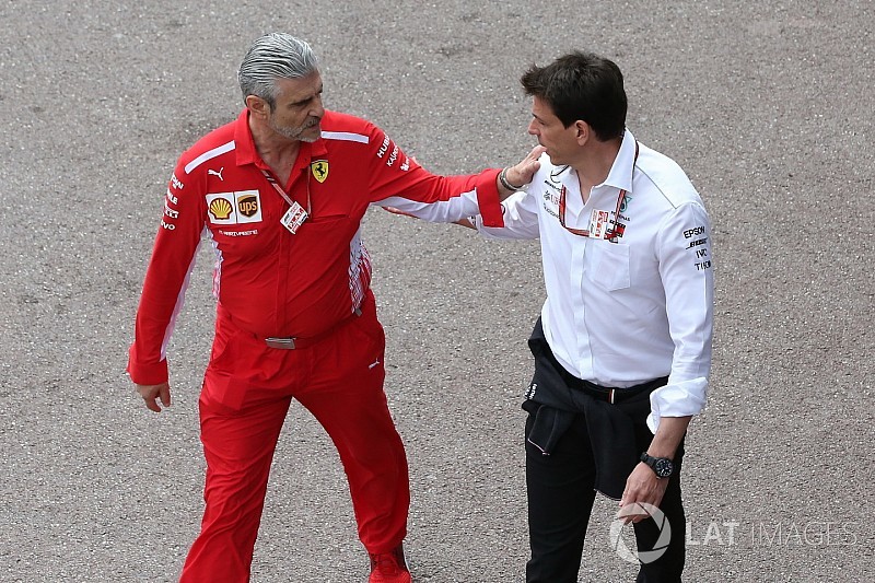 A Liberty Media ragaszkodik a 150 millió dolláros plafonhoz: egységes váltók az F1-ben?
