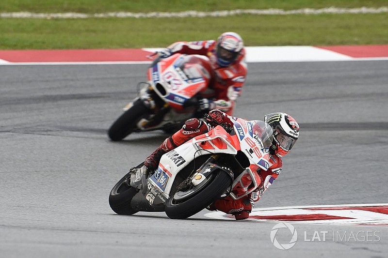 Lorenzo: “Adaptarme a la Ducati es como poner a Messi a jugar de medio”