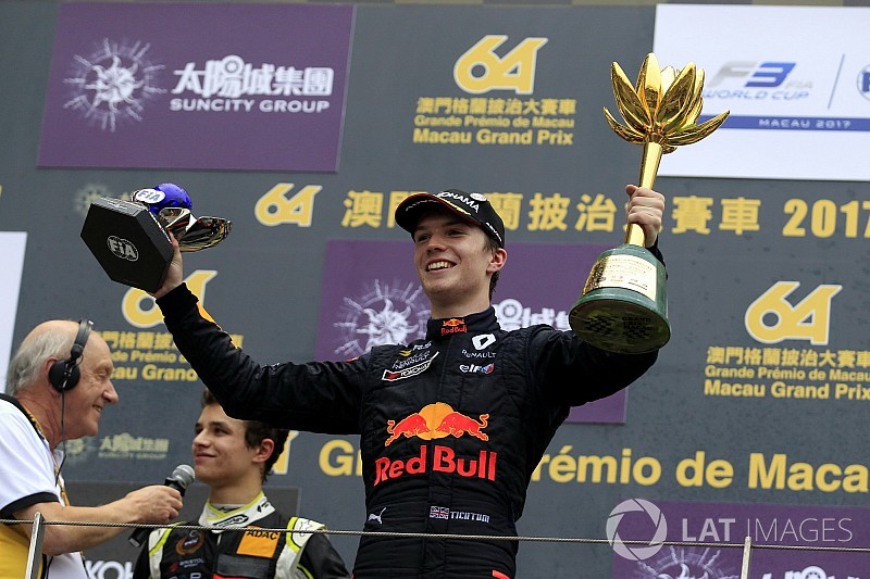 Prêmio a jovem da Red Bull cria saia justa com McLaren