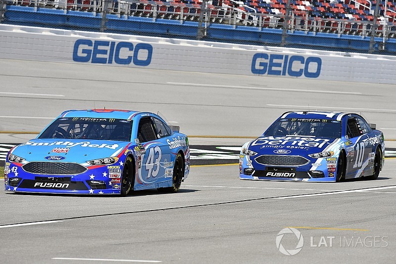 Aric Almirola substitui Danica Patrick na SHR em 2018