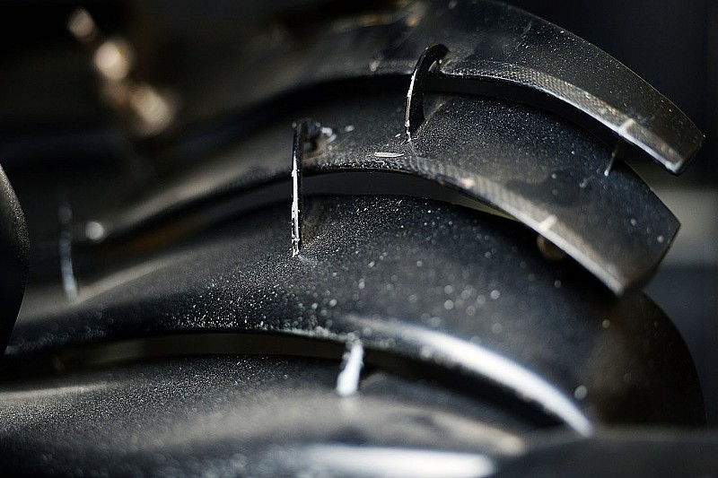 Bite-size tech: Renault RS16 front wing changes