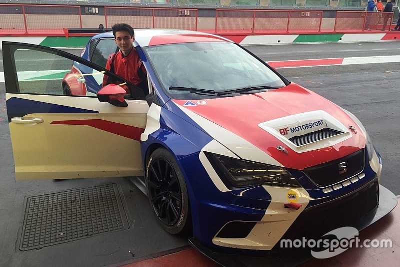 Giulio Tommasin prova al Mugello la Leon della BF Motorsport