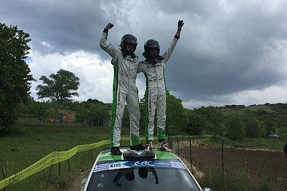Gli Dei dell'Acropoli incoronano Ralfs Sirmacis e le ŠKODA Fabia R5
