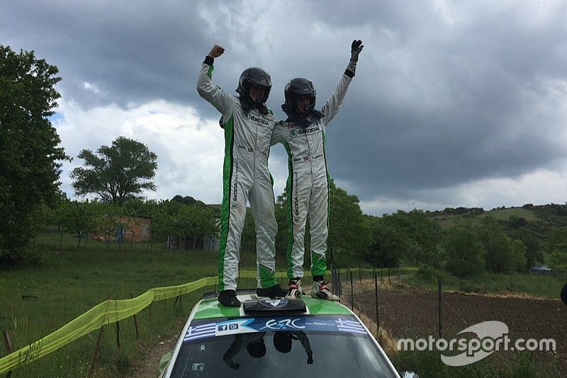Gli Dei dell'Acropoli incoronano Ralfs Sirmacis e le ŠKODA Fabia R5
