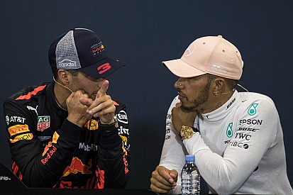 Hamilton salue le choix "risqué" d'un Ricciardo "courageux"