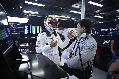 Cómo una reunión en una cocina ayudó a mejorar la relación Hamilton-Mercedes