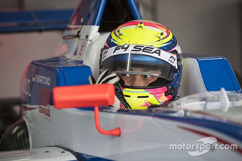 Fenestraz cetak rekor Nurburgring, Presley Martono pertajam waktu