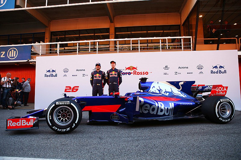 Видео: первый выезд на трассу Toro Rosso STR12