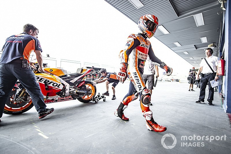 Márquez se cae y deberá pasar por la Q1