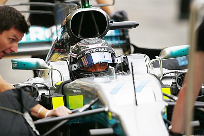 Bottas troca câmbio e perde cinco posições no grid no Japão