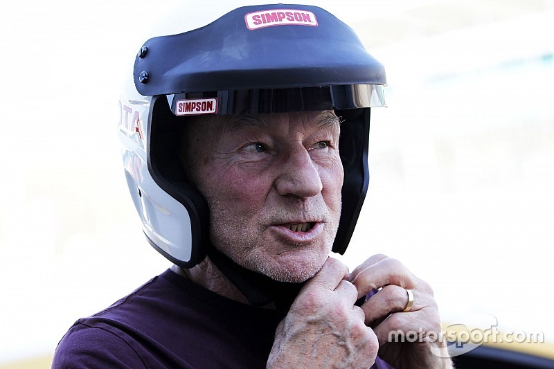 Ator de X-Men corre prova clássica em Silverstone