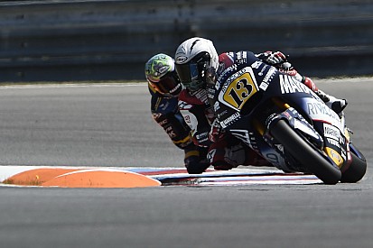 Гонщик Moto2 на полной скорости дернул ручку тормоза мотоцикла соперника: видео