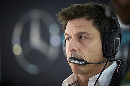 Mercedes, Suzuka'da farklı bir takım emri planı uygulayacak