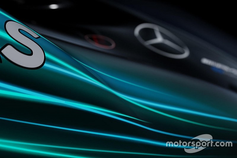 Mercedes, yeni W09'u Silverstone'a getirdi