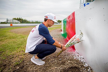 Megható: Gasly csokra Bianchi emlékére Suzukában