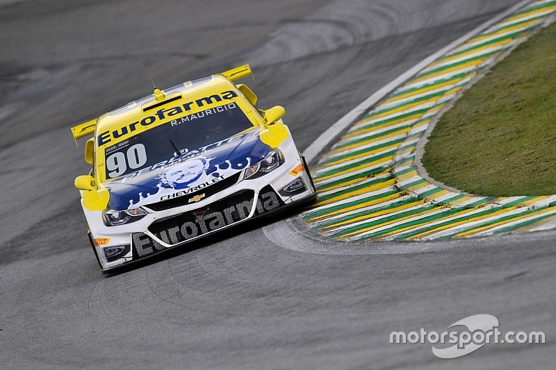Maurício supera Serra por 0s006 e é pole em Interlagos