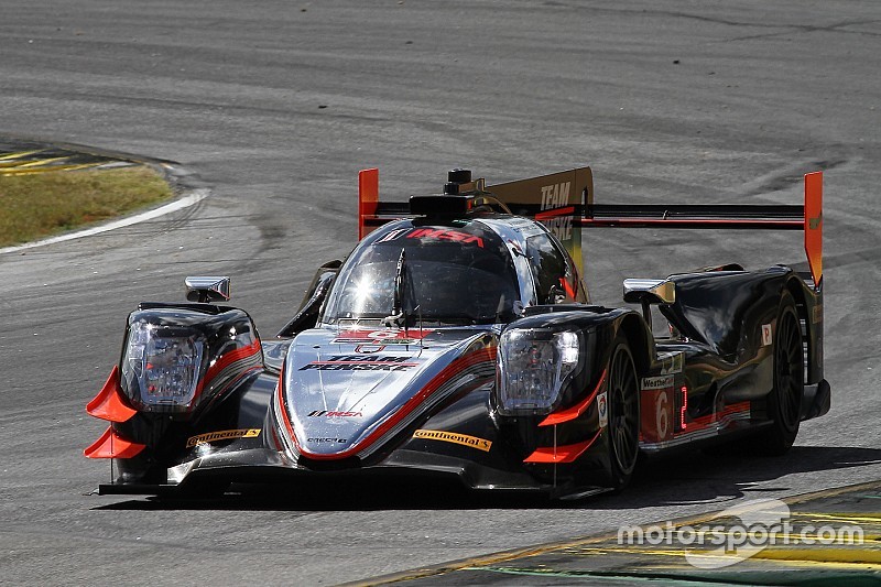 Castroneves regala la pole a Penske al ritorno nell'IMSA