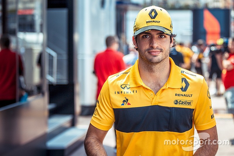 Sainz: Szomorú, hogy magyarázni kellett, miért van nálunk zászló a hazai versenyen