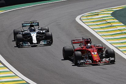 Vettel: "Stop met klagen over gebrek aan inhaalacties"