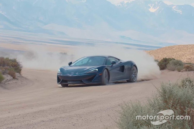 Un McLaren 570GT derrapando... por caminos de tierra