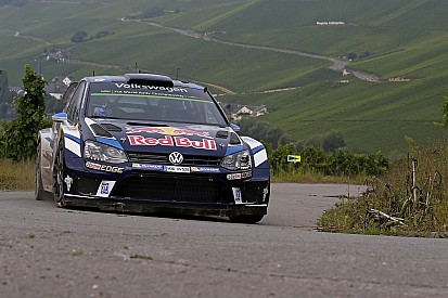 WRC Jerman: Sebuah kecelakaan hentikan reli sementara Ogier ambil alih pimpinan lomba
