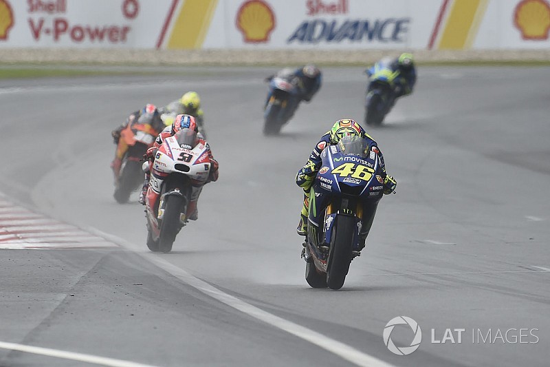 Rossi fährt hinterher: Yamaha im Regen