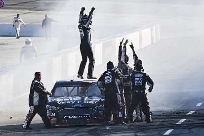 Bowyer quebra jejum de 190 provas em Martinsville