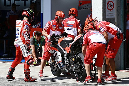 Lorenzo culpa Ducati por troca de moto desastrada em Brno