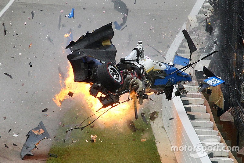 Die Geschichte zum Bild: Der wilde Crash beim Indy 500