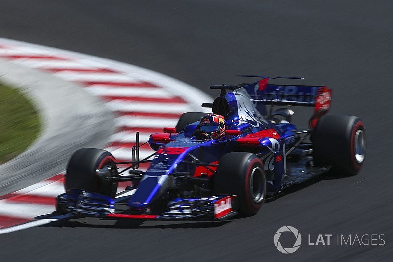 Eltiltás a levegőben, de Kvyat akkor sem változik