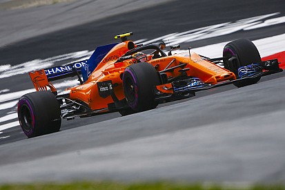 Brown culpa a la inestabilidad de McLaren por su "inaceptable" rendimiento