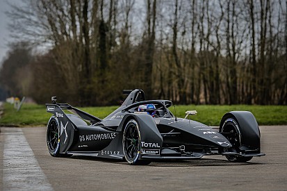 Novo carro da Fórmula E anda pela primeira vez