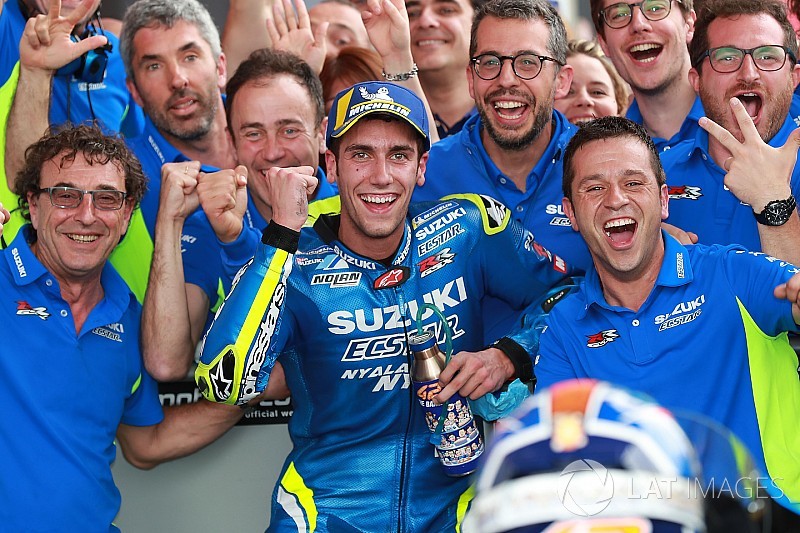 Rins califica su primer podio como