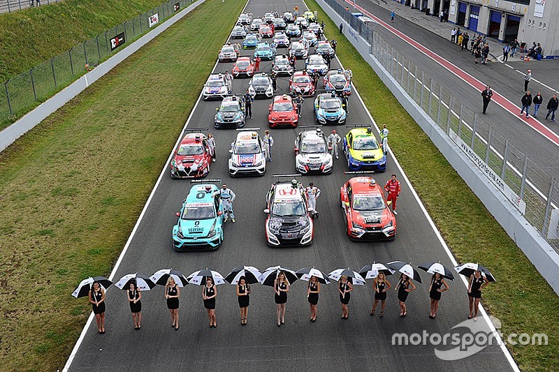 Le vetture TCR tutte in griglia ad Oschersleben