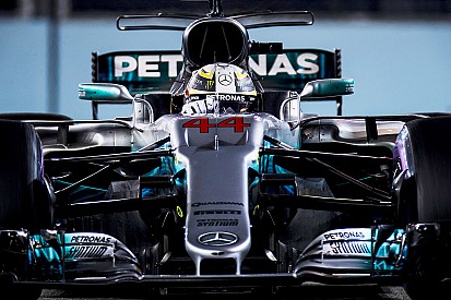 Hamilton már 7 leggyorsabb körnél jár a 2017-es szezonban: a szingapúri onboard