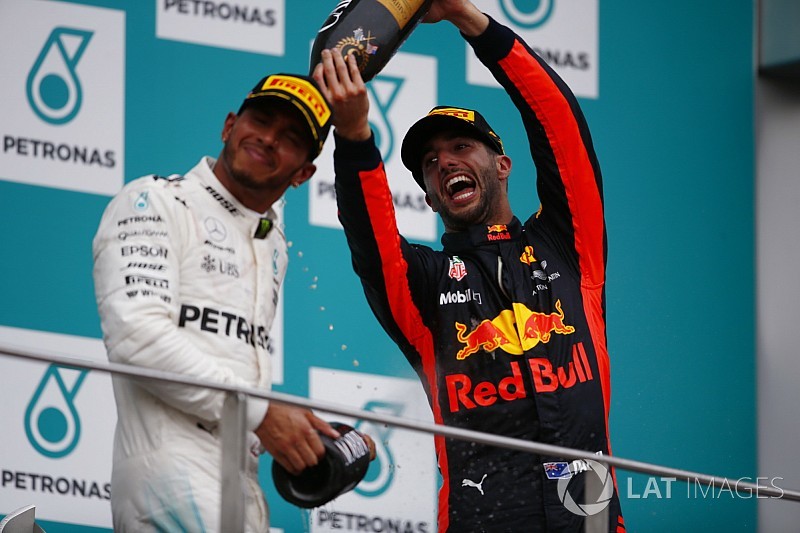 Ricciardo a farouchement résisté à Vettel