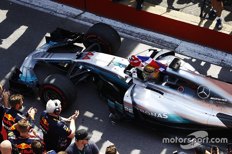 Mercedes сделала дубль в Канаде, Ferrari провалилась