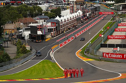 Pályabejáráson a Ferrari: Vettel és a többiek