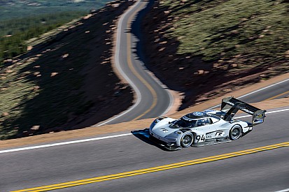 Fotogallery: le immagini più spettacolari della Pikes Peak 2018 vinta dalla Volkswagen I.D. R di Dumas