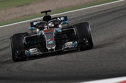 Hamilton verliest gridposities vanwege versnellingsbakwissel