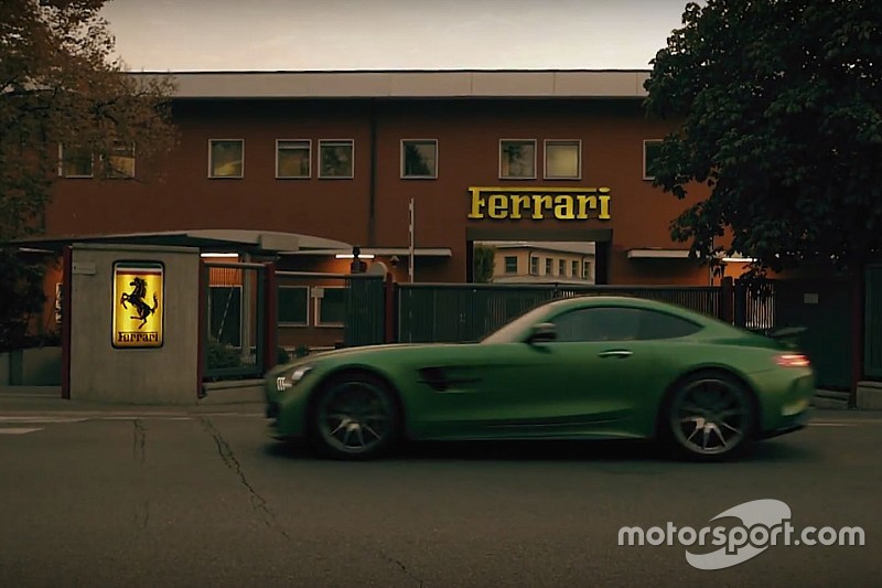 Vídeo: un Mercedes ‘profana’ Maranello para rendir tributo a Ferrari