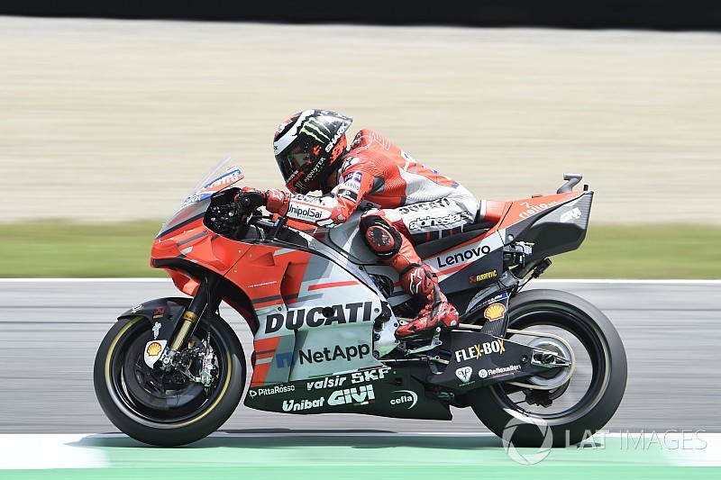Lorenzo boekt historische eerste zege met Ducati in Italiaanse Grand Prix